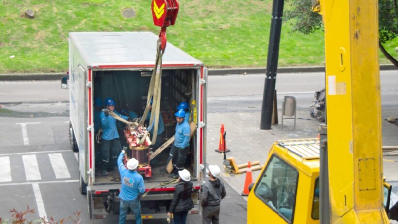 servicio de izaje para equipos tecnológicos
